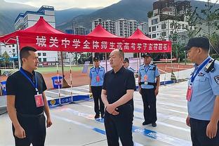 迎美职联首秀！苏亚雷斯一家和贝克汉姆合影留念